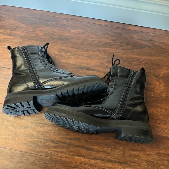 NWOT Dolce Vita Rainer Midnight Crinkle Black Leather Combat Boots-Size 10 - Picture 9 of 9